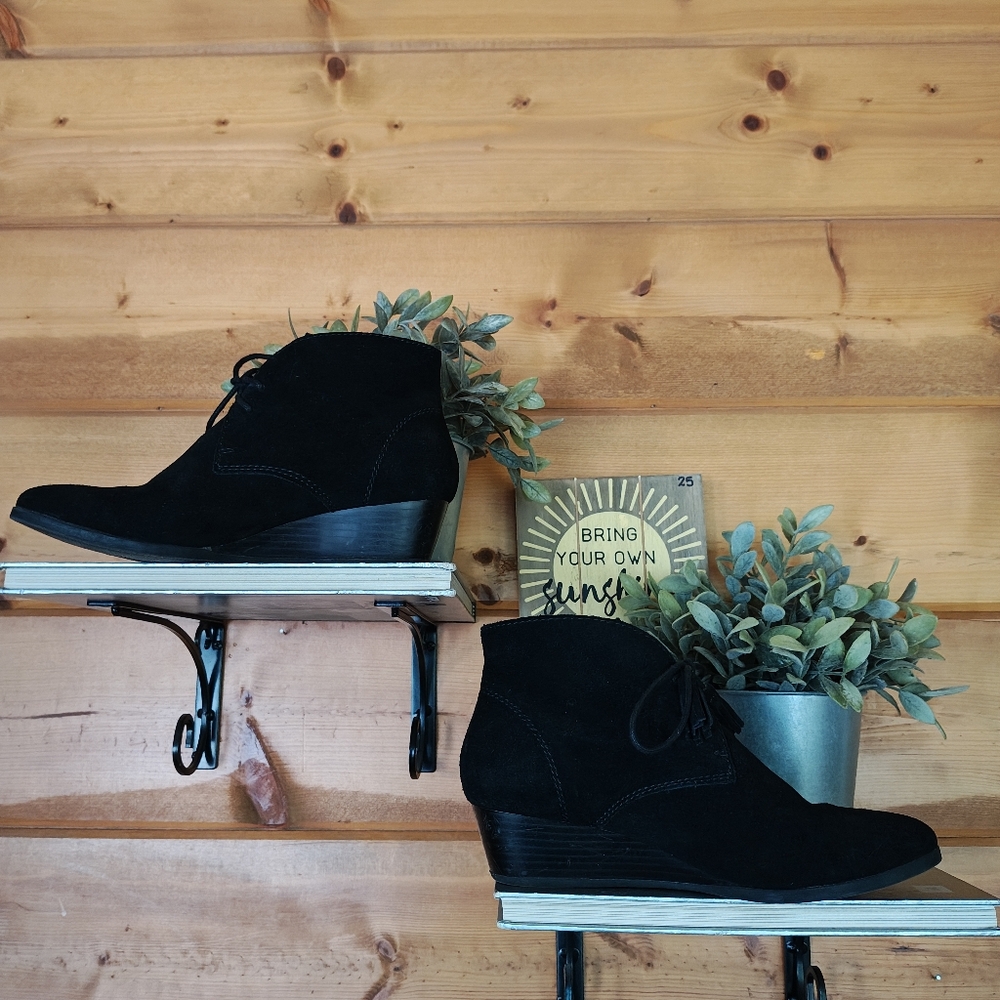 Crown Vintage Tami Black Suede Leather Ankle Booties Wedge Heel Tassles Boho 7 M